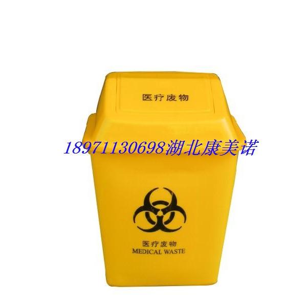 40L医用翻盖式垃圾桶: 特点:简单、方便、耐用,最主要的是使用寿命长,是各大医院最喜欢的产品之一,也 是我公司最畅销的一种款式。 规 格 长(mm) 宽(mm) 高(mm) 配套包装袋(cm) 20L翻盖垃圾桶 360 260 500 58*70
