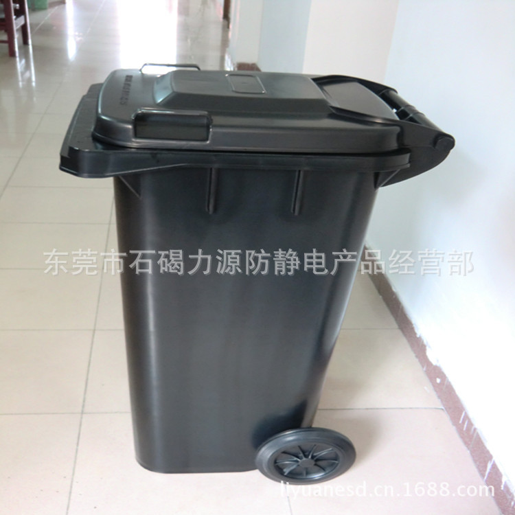 力源防静电垃圾桶 技术指标 体积电阻:105109.CM 静电衰减时间:1000V/100V小于1.0S 摩擦电压:小于100V 规格:120升 用涂:广泛适用于静电敏感区域、可用于净化环境(微电子、生物、医疗等等) 色泽:黑色。 使用:无尘室专用 主要产品有: 除尘设备类:AC/DC/FC系列离子风机,离子风咀,离子风棒,离子风蛇,静电产生器,及高压电源供应器.