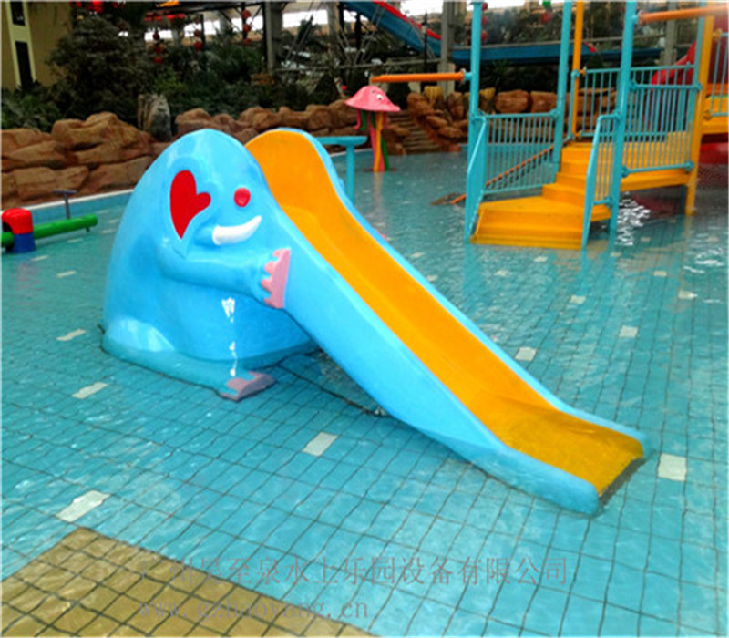 水上小品:喷水花蕾、喷水铅笔、雨磨菇、大象滑梯、水枪、青蛙滑梯、苹果淋水房、水上跷跷板、喷水树叶、牵牛花喷水、吊钟喷水、卡通鱼组合、海马喷水、刺猬喷水、贝壳喷水、水摩托、喷水飞鱼、水炮、彩虹小滑梯、浮萍、五锥倒水桶、戏水圈、戏水大头小丑、喷水彩柱、葵花喷水、戏水四头小丑、蜗牛喷水、鳄鱼喷水、海龟戏水、野花喷水、荷叶青蛙、彩虹滑梯