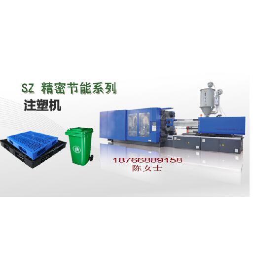 环卫垃圾桶塑料垃圾箱生产机器设备生产的环卫垃圾桶、塑料垃圾桶广泛适用于星级酒店、宾馆、公共场所、医院、家居等使用, 是清洁、环卫很多行业使用的产品。 在中国大约有5亿多个垃圾桶在使用,其中66%是铁皮,木制的垃圾桶,可特循环利用的塑料垃圾桶只占30%,可见塑料垃圾桶还存 在很大的使用空间。 环卫垃圾桶塑料垃圾箱生产机器设备属于注塑机。环卫垃圾桶塑料垃圾箱生产机器设备生产的垃圾桶成分是高密度聚乙烯或聚丙 烯。具有以下优点: 1、注塑成型,耐酸、耐碱、耐腐蚀; 2、一体成型的塑料结构,坚韧耐用,可经受各种外力
